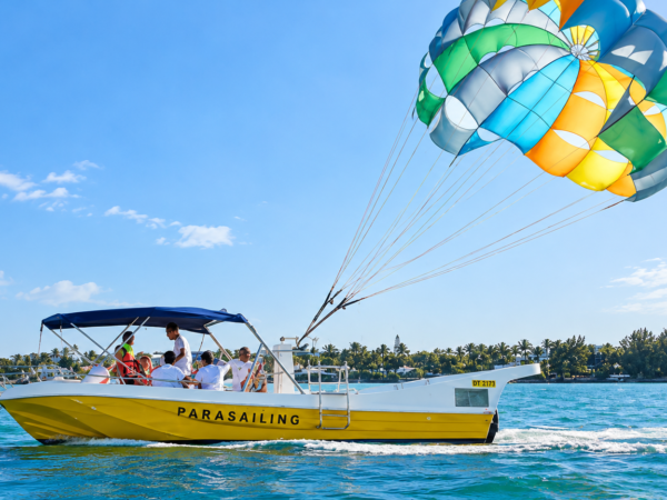 Doha: Guided Parasailing Adventure with Views of Doha