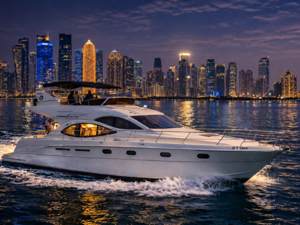Doha: Luxury Yacht Cruise & Boat Tour with Skyline Views